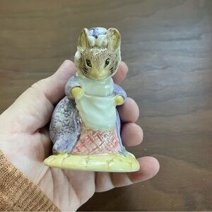 Royal Albert Lady Mouse Made A Curtsy Beatrix Potter Figurine